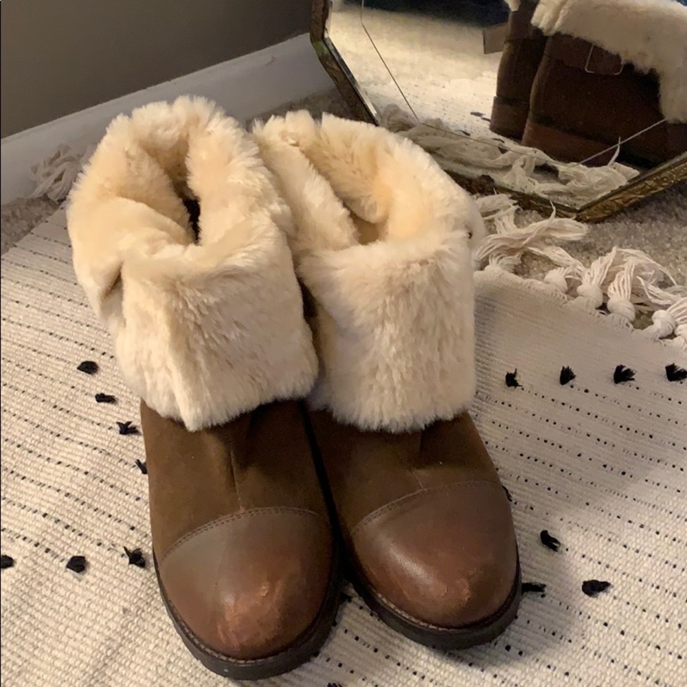 Matt Berson Button Up Sherpa Boots Size 9